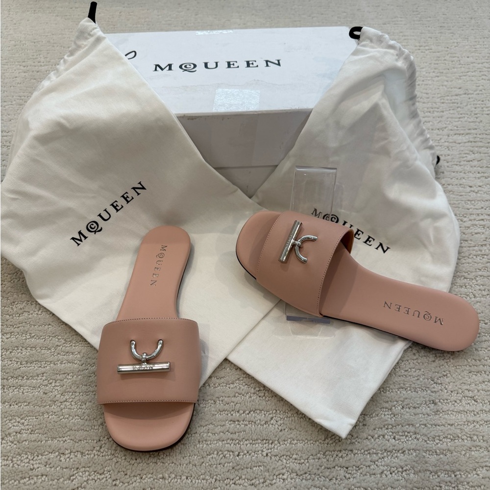 Alexander McQueen T Bar leather slide sandals 37 $790 new in box blush silver - Picture 2 of 9